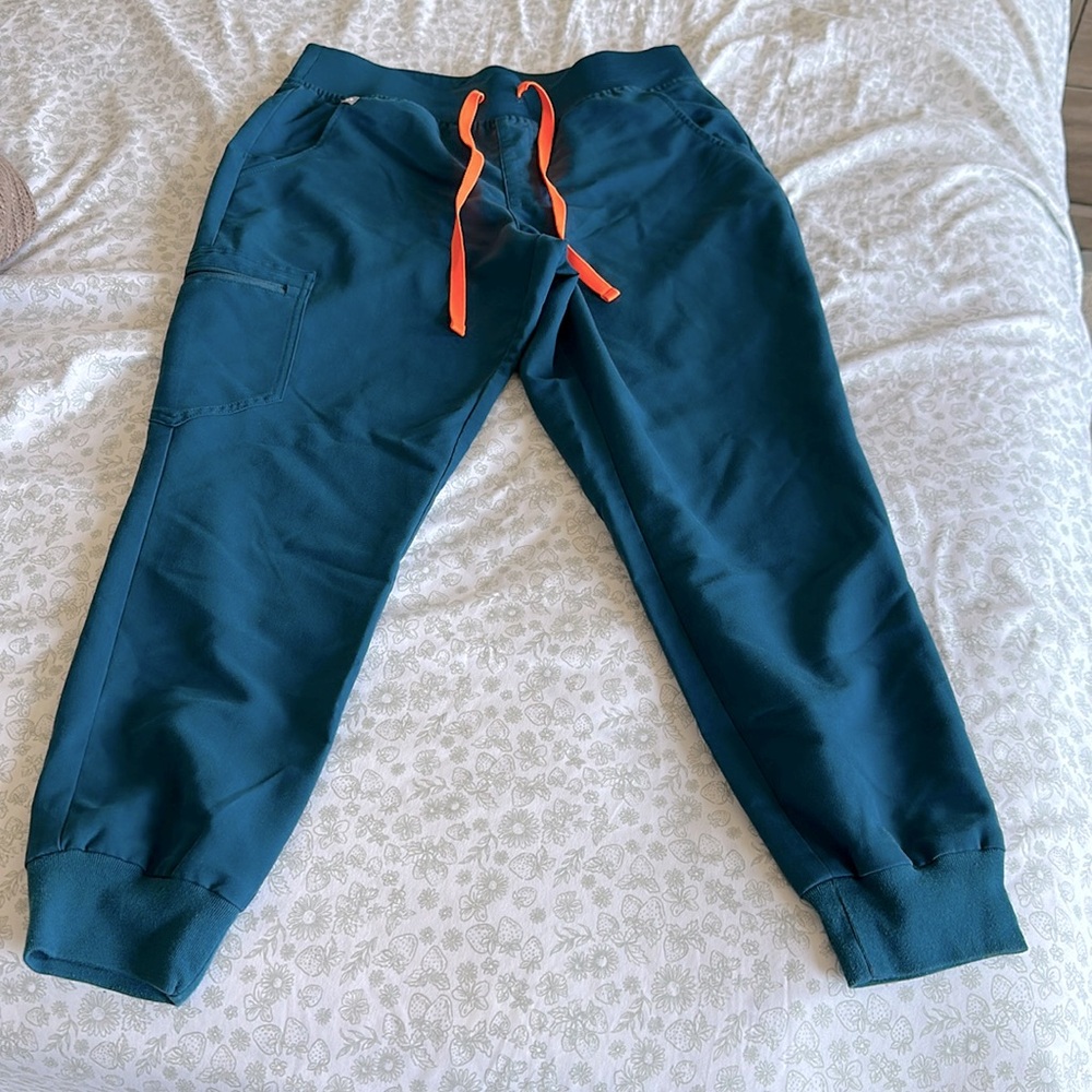 FIGS Zamora jogger scrub pants| medium petite| deep reef